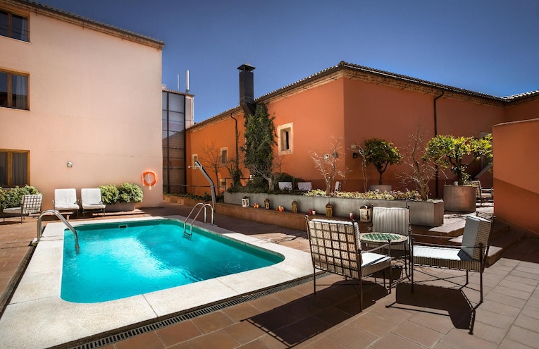 Swimming pools - 1