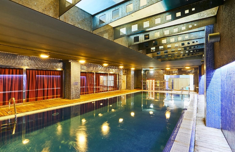 Swimming pools - 1