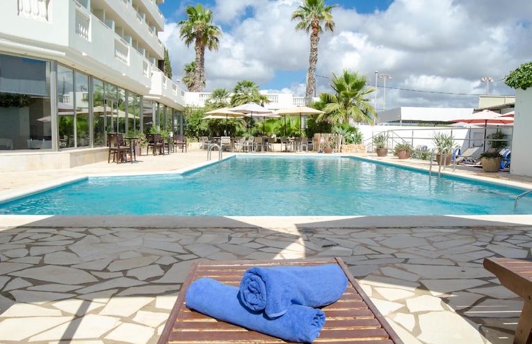 Swimming pools - 1