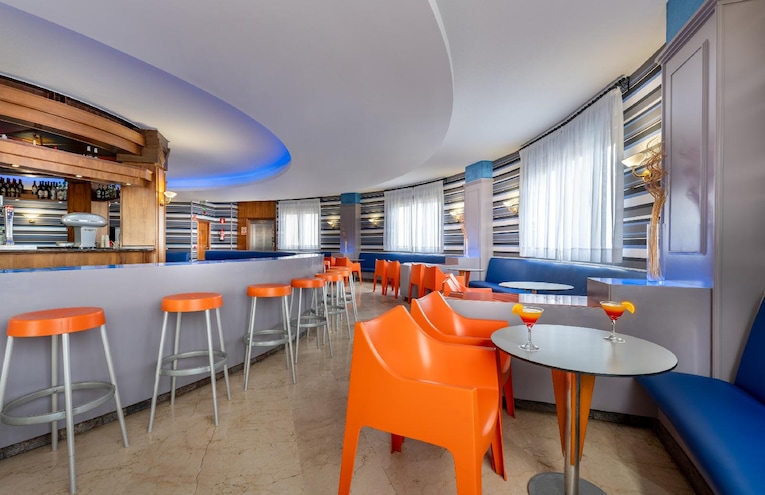 Restaurants - 8
