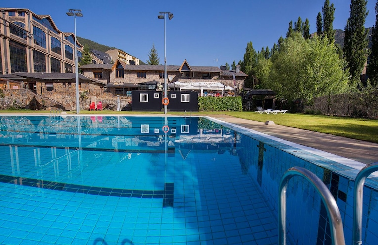 Swimming pools - 1