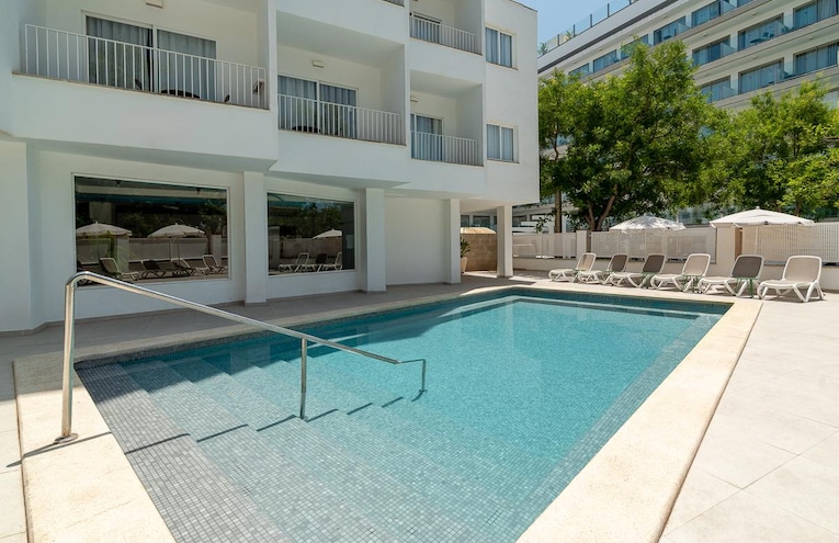 Swimming pools - 6