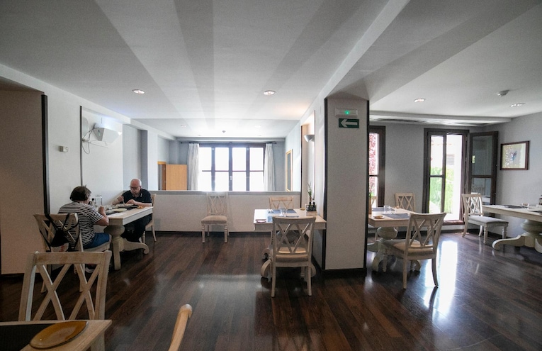 Restaurants - 8