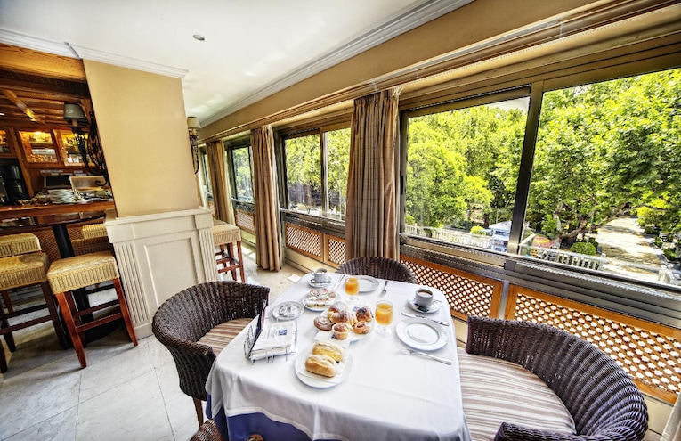 Restaurants - 14