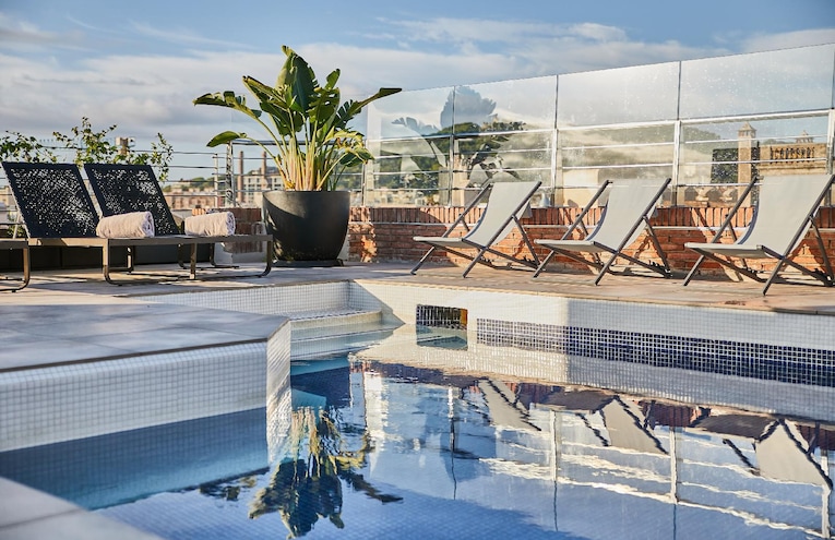 Swimming pools - 1