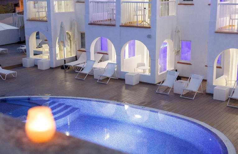 Swimming pools - 1