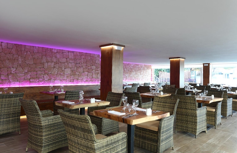 Restaurants - 4