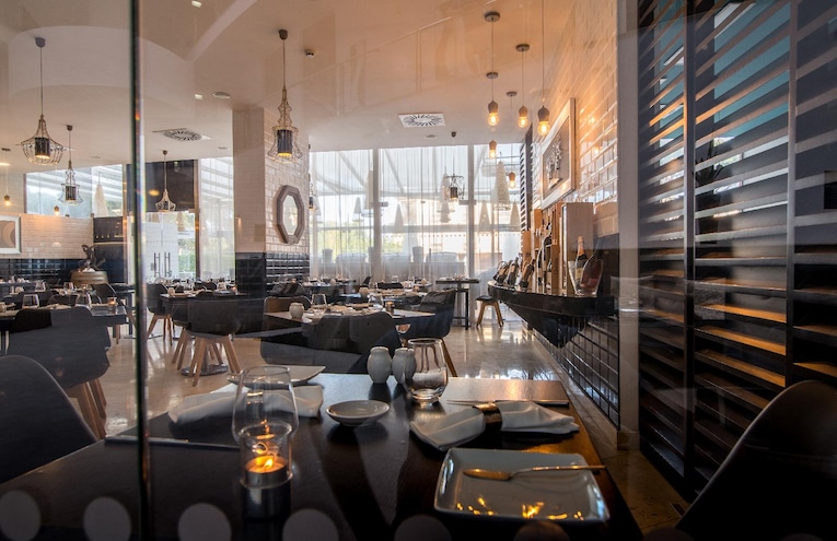 Restaurants - 14
