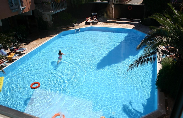 Swimming pools - 1