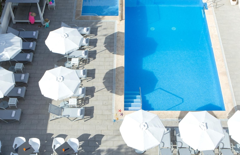 Swimming pools - 1