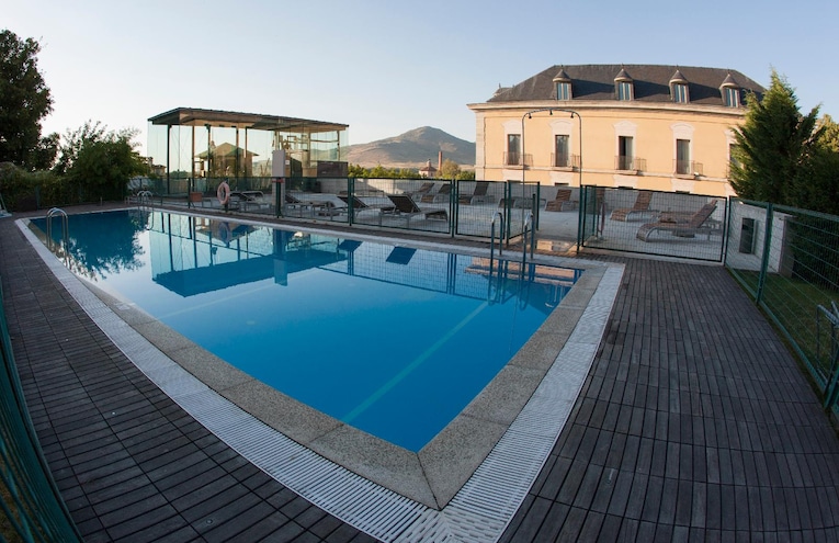 Swimming pools - 1