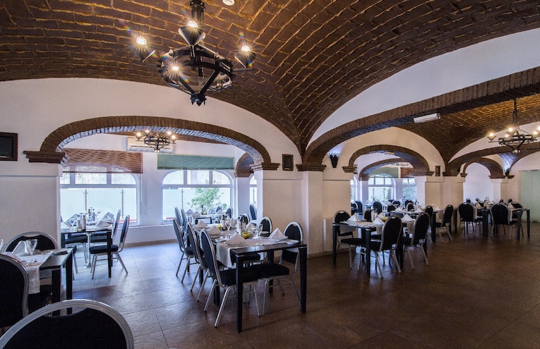 Restaurants - 6