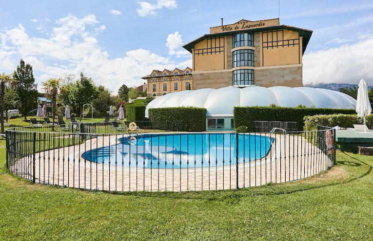 Swimming pools - 1