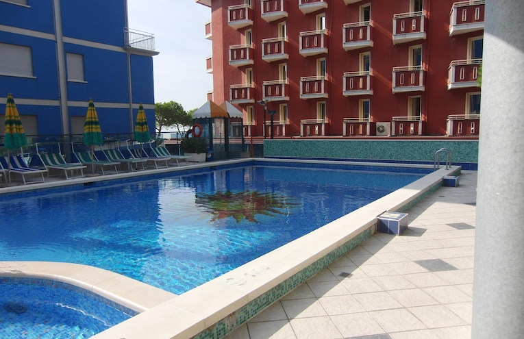 Swimming pools - 1