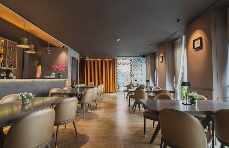 Restaurants - 6