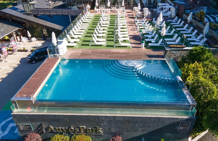 Swimming pools - 1